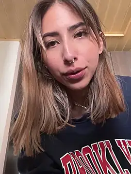 Ameellie online show from January 18, 3:05 pm