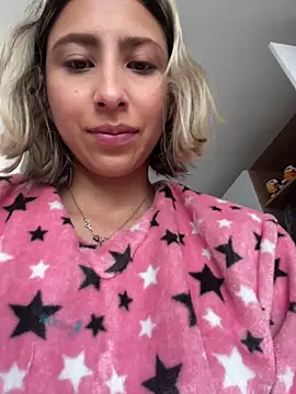 Ameellie online show from December 3, 4:27 pm