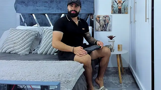 Snapshot of Zack_Froone chatting on June 24, 3:33 pm Zack Froone online show from June 24, 3:33 pm