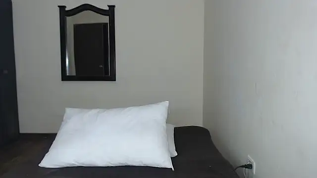 Snapshot of celeste_2023 chatting on January 3, 3:27 am celeste 2023 online show from January 3, 3:27 am