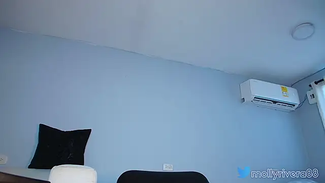 mollyrivera online show from September 22, 8:22 pm