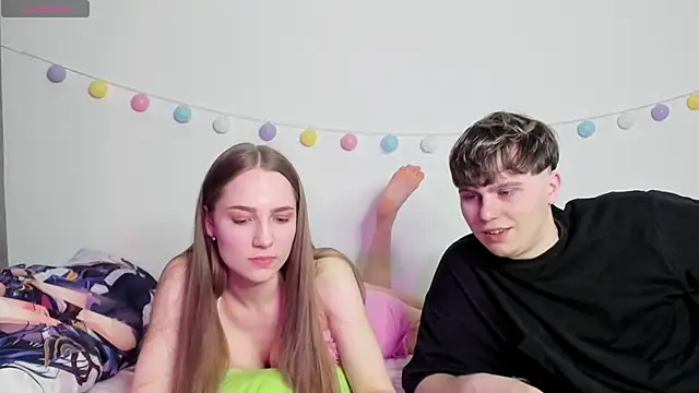 Emily and Ilumi online show from January 4, 12:37 am