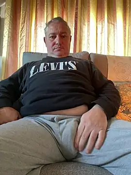 Snapshot of Russirayu chatting on January 11, 9:25 am Russirayu online show from January 11, 9:25 am