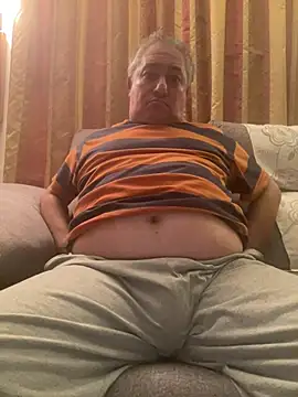 Snapshot of Russirayu chatting on February 9, 11:20 pm Russirayu online show from February 9, 11:20 pm