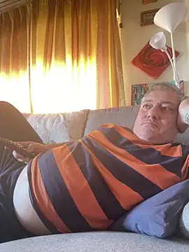 Snapshot of Russirayu chatting on February 12, 2:23 pm Russirayu online show from February 12, 2:23 pm