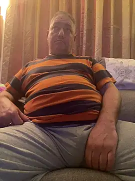 Snapshot of Russirayu chatting on February 17, 11:22 pm Russirayu online show from February 17, 11:22 pm