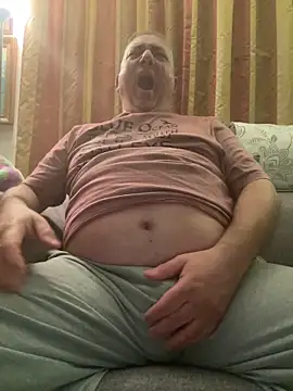 Snapshot of Russirayu chatting on February 19, 11:34 pm Russirayu online show from February 19, 11:34 pm