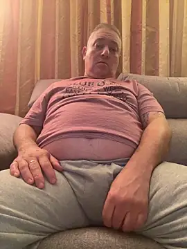 Snapshot of Russirayu chatting on February 24, 12:30 am Russirayu online show from February 24, 12:30 am