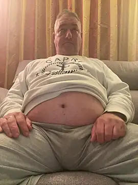 Snapshot of Russirayu chatting on February 25, 11:25 pm Russirayu online show from February 25, 11:25 pm