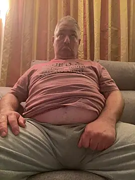 Snapshot of Russirayu chatting on March 4, 12:05 am Russirayu online show from March 4, 12:05 am