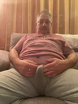 Snapshot of Russirayu chatting on March 22, 11:08 pm Russirayu online show from March 22, 11:08 pm