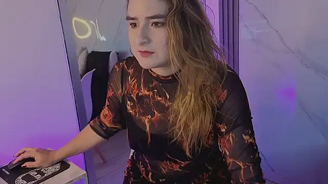 CandyQueenGold online show from February 7, 7:06 pm