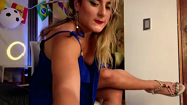 CandyQueenGold online show from June 13, 7:01 pm