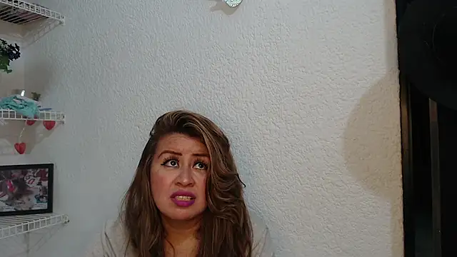 Snapshot of isabellacen chatting on January 11, 2:05 am isabellacen online show from January 11, 2:05 am