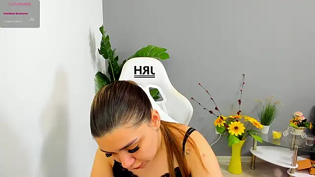 Snapshot of EveEvian chatting on May 29, 11:30 am EveEvian online show from May 29, 11:30 am