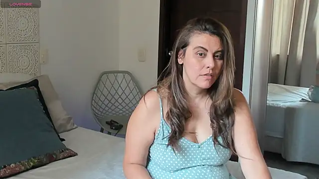 Snapshot of V_monse chatting on August 6, 3:03 pm V monse online show from August 6, 3:03 pm