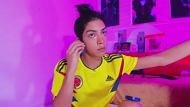 Alahia Rodriguez online show from March 20, 12:43 pm