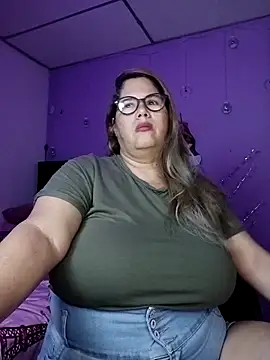 Snapshot of EllisW8 chatting on November 24, 11:54 am EllisW8 online show from November 24, 11:54 am