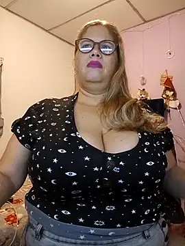 Snapshot of EllisW8 chatting on December 14, 11:37 am EllisW8 online show from December 14, 11:37 am