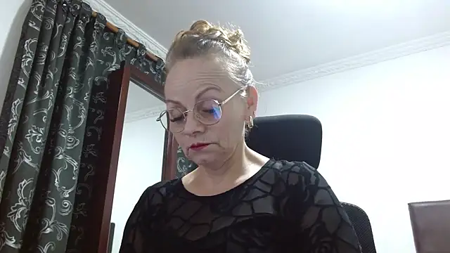 asleycavta online show from November 20, 10:53 pm