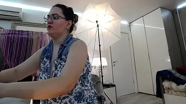 ILoveToFeelU online show from February 13, 10:11 pm