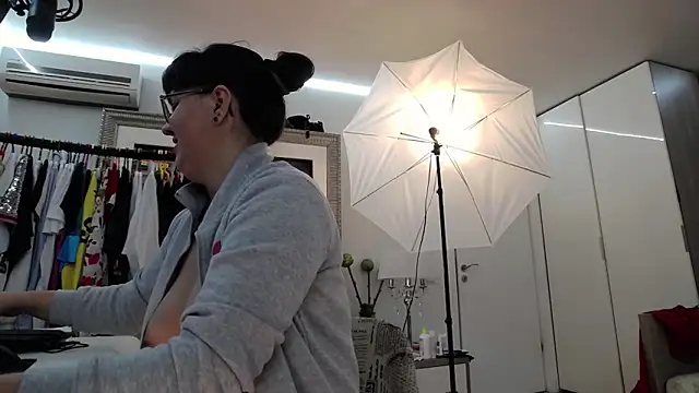 ILoveToFeelU online show from September 8, 10:09 pm