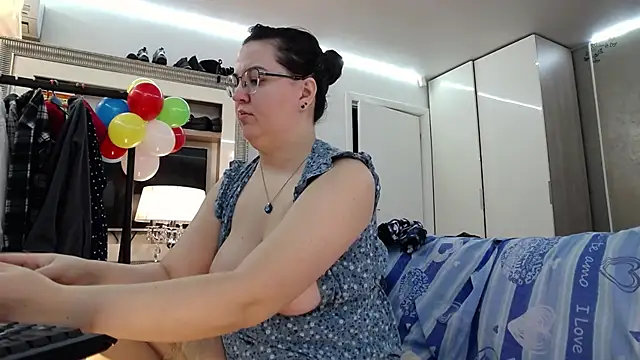 ILoveToFeelU online show from January 15, 9:40 pm