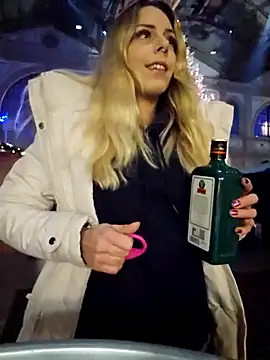 Mia Railey online show from December 13, 9:30 pm