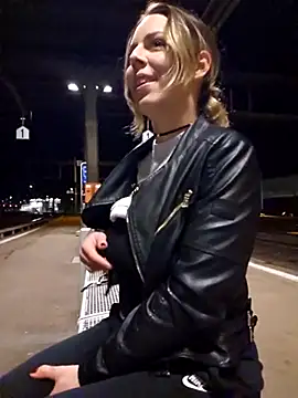 Mia Railey online show from March 18, 9:32 pm