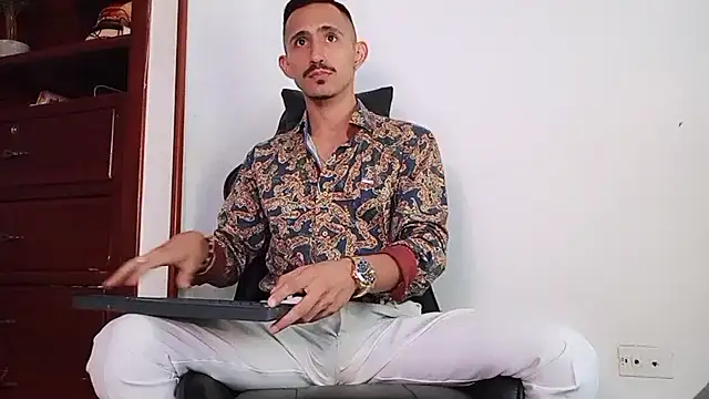 HomeAloneK online show from November 25, 7:36 pm