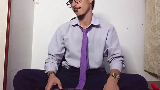 HomeAloneK online show from February 12, 8:04 pm