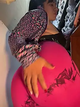 Snapshot of kim_monti chatting on January 12, 2:14 am kim monti online show from January 12, 2:14 am