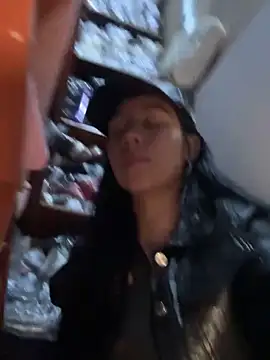 Snapshot of kim_monti chatting on January 12, 11:04 pm kim monti online show from January 12, 11:04 pm