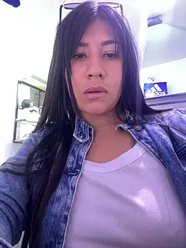 Snapshot of kim_monti chatting on October 27, 8:57 pm kim monti online show from October 27, 8:57 pm