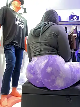 Snapshot of kim_monti chatting on November 16, 11:05 am kim monti online show from November 16, 11:05 am