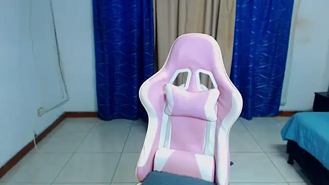Snapshot of kiwii_nasty chatting on July 25, 11:35 pm kiwii nasty online show from July 25, 11:35 pm