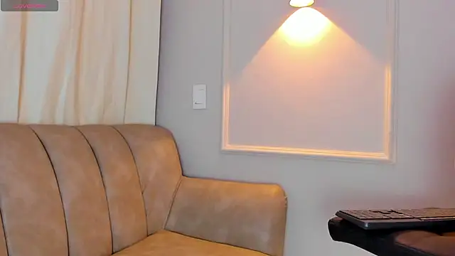 Snapshot of Lia_walton chatting on January 1, 7:43 pm Lia walton online show from January 1, 7:43 pm