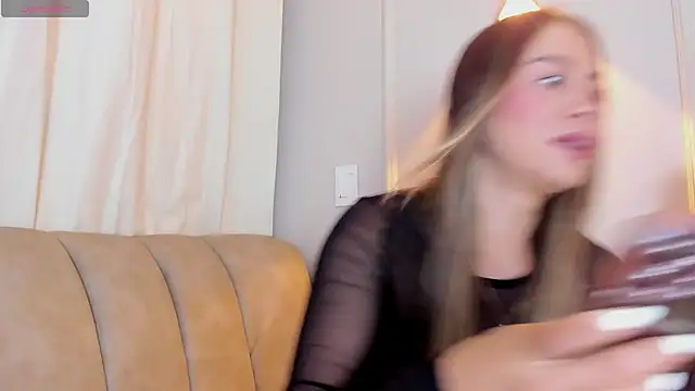 Snapshot of Lia_walton chatting on January 8, 12:05 pm Lia walton online show from January 8, 12:05 pm