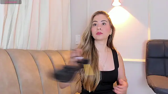 Snapshot of Lia_walton chatting on December 2, 12:21 pm Lia walton online show from December 2, 12:21 pm