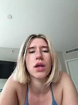 Snapshot of xoxoxjenn chatting on June 14, 9:06 pm xoxoxjenn online show from June 14, 9:06 pm