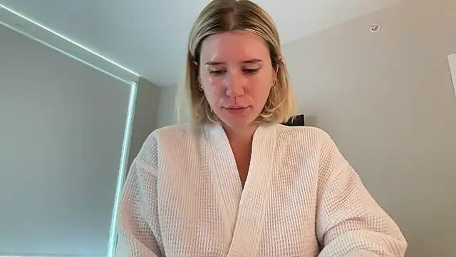 xoxoxjenn online show from July 9, 1:37 pm
