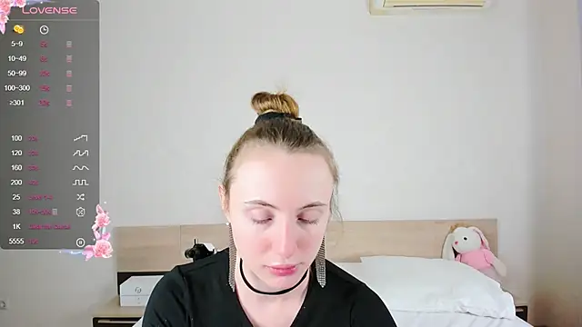 Snapshot of Cowell_Adelina chatting on October 7, 9:39 am Cowell Adelina online show from October 7, 9:39 am