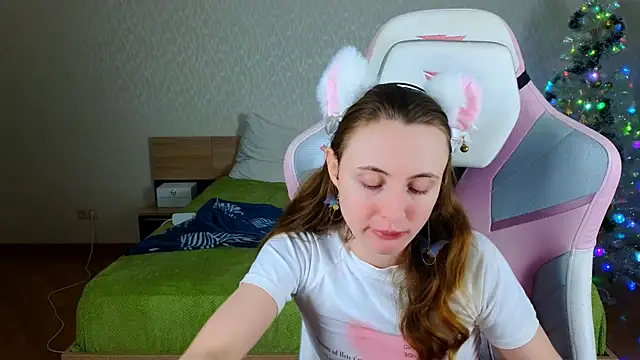 Snapshot of Cowell_Adelina chatting on December 23, 9:29 am Cowell Adelina online show from December 23, 9:29 am