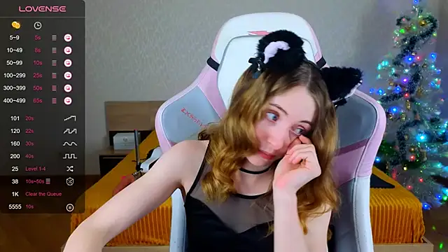 Snapshot of Cowell_Adelina chatting on January 11, 9:25 am Cowell Adelina online show from January 11, 9:25 am