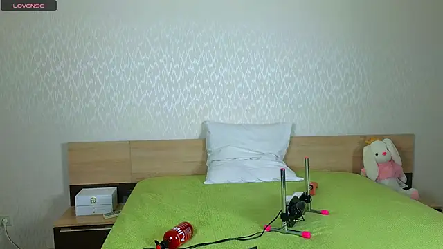 Snapshot of Cowell_Adelina chatting on February 8, 9:56 am Cowell Adelina online show from February 8, 9:56 am