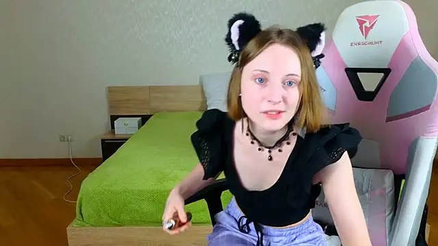 Snapshot of Cowell_Adelina chatting on February 20, 10:38 am Cowell Adelina online show from February 20, 10:38 am