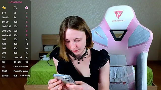 Snapshot of Cowell_Adelina chatting on February 28, 9:21 am Cowell Adelina online show from February 28, 9:21 am