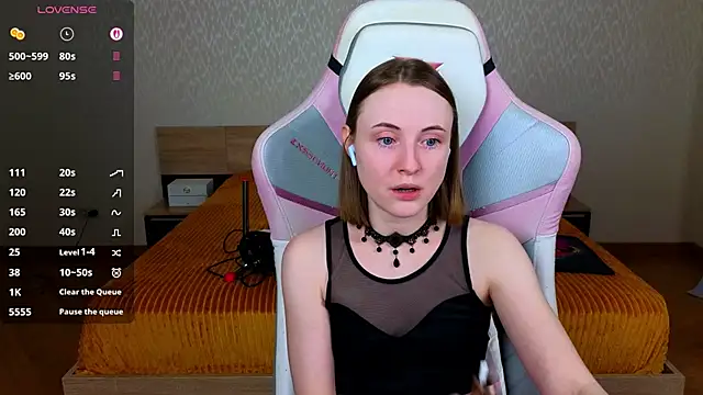 Snapshot of Cowell_Adelina chatting on May 19, 9:37 am Cowell Adelina online show from May 19, 9:37 am