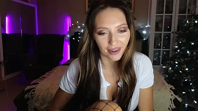 Snapshot of JoanneGG chatting on December 13, 3:43 pm JoanneGG online show from December 13, 3:43 pm