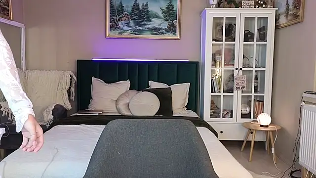 Snapshot of JoanneGG chatting on February 18, 8:38 am JoanneGG online show from February 18, 8:38 am